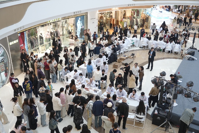 “祖孙三代”组团养生！周口市中医院 中医市集“再燃”文昌万达！